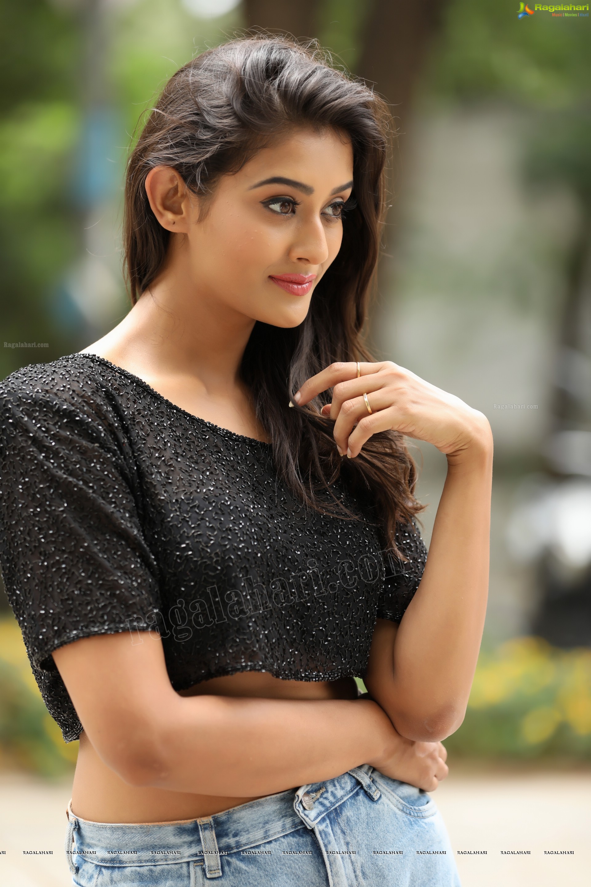 Pooja Jhaveri (Exclusive Photo Shoot) (High Definition Photos)