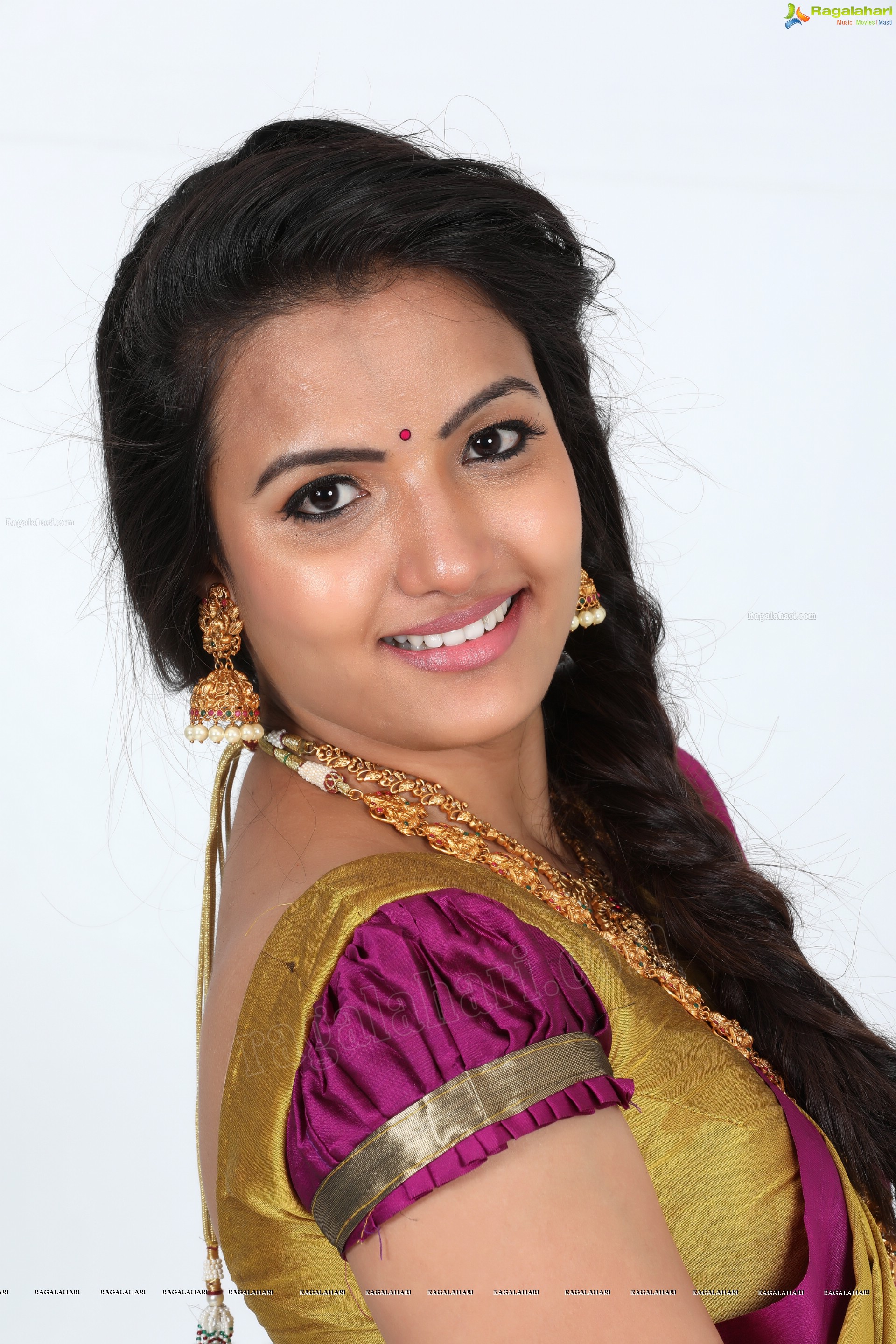 Siri Hanmanth (Exclusive Photo Shoot) (High Definition Photos)