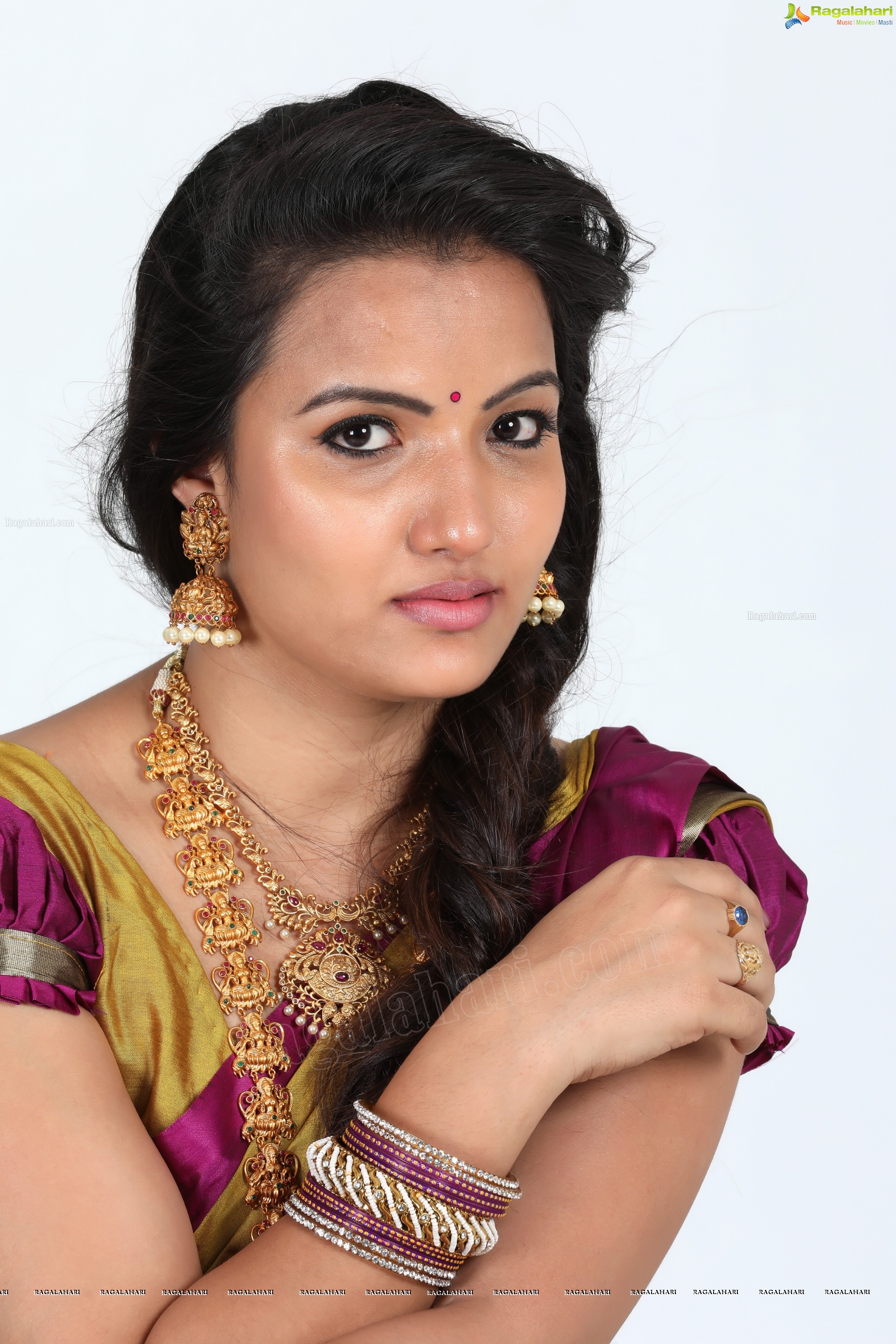 Siri Hanmanth (Exclusive Photo Shoot) (High Definition Photos)