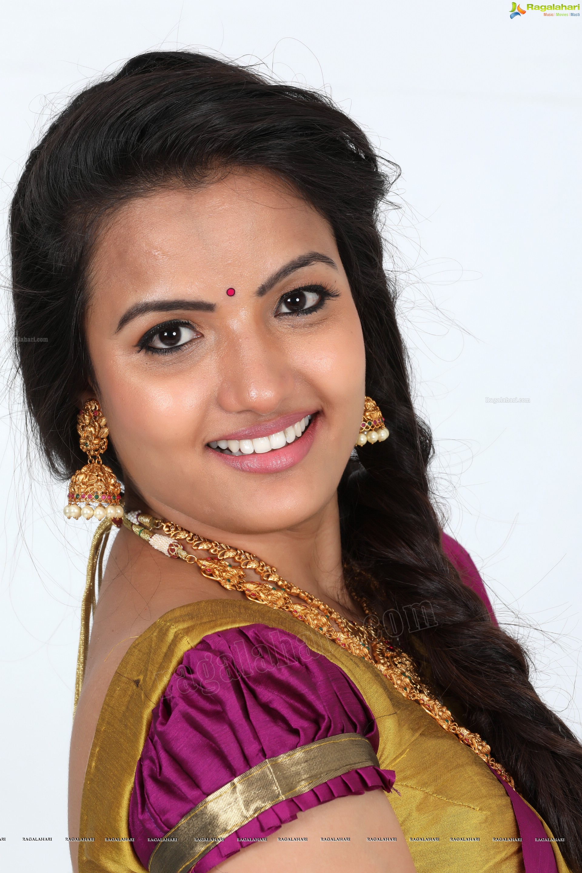 Siri Hanmanth (Exclusive Photo Shoot) (High Definition Photos)