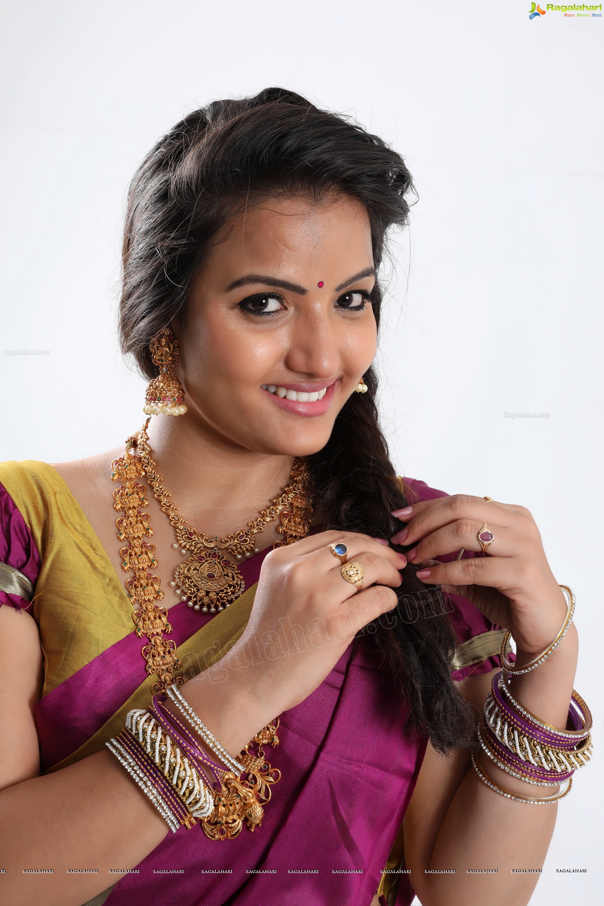 Siri Hanmanth (Exclusive Photo Shoot) (High Definition Photos)