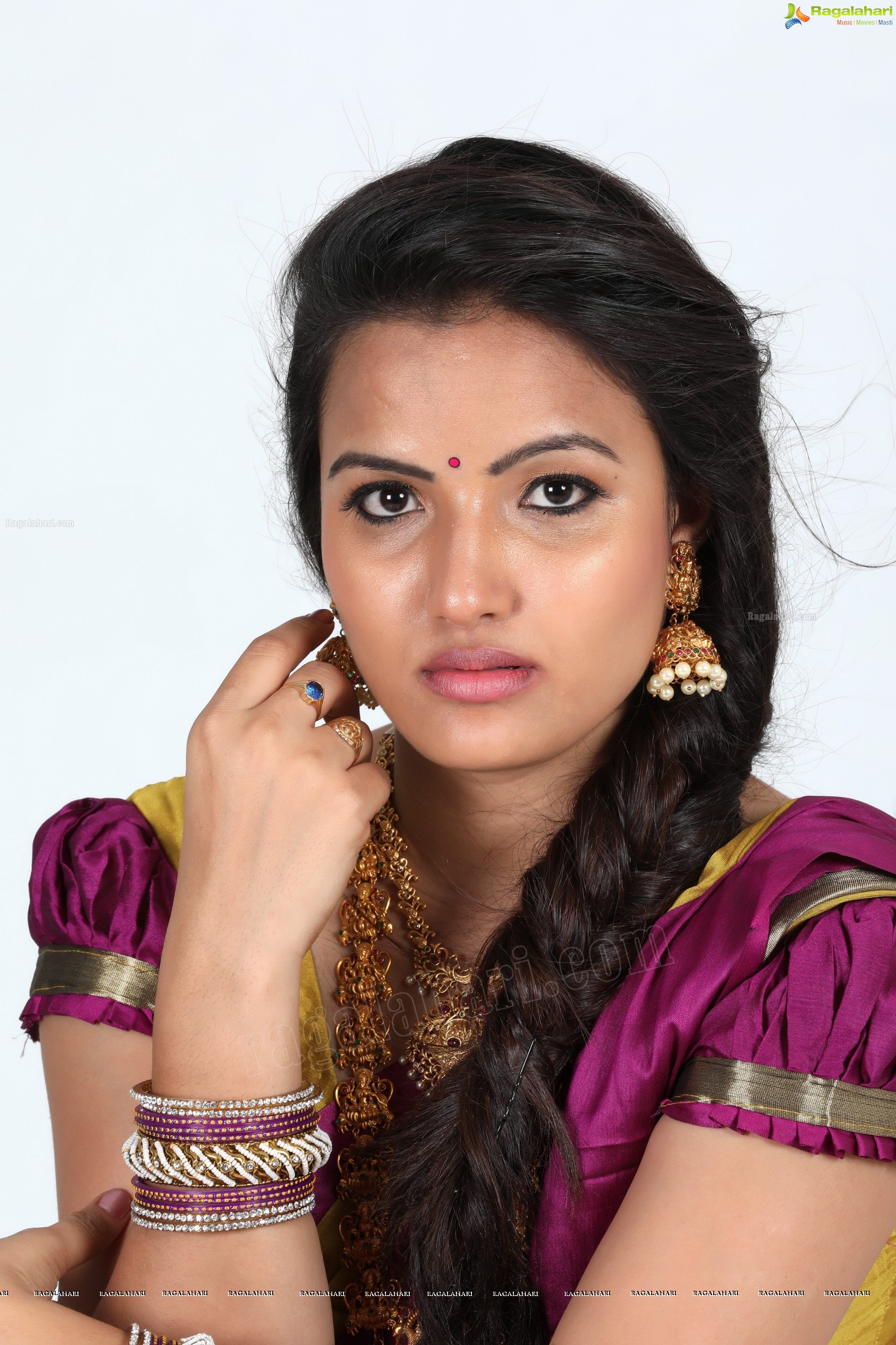 Siri Hanmanth (Exclusive Photo Shoot) (High Definition Photos)