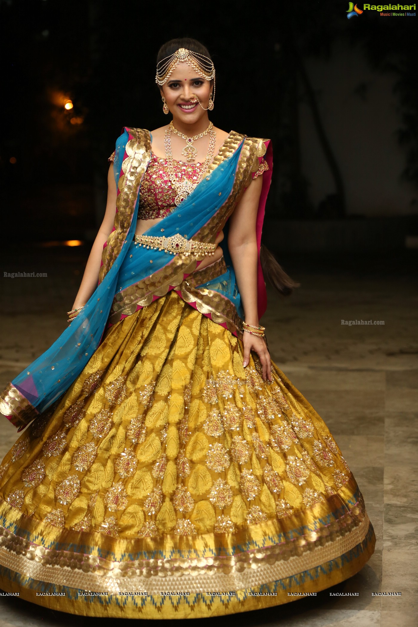 Anasuya at Maggam Telangana Vastra Show (High Resolution Photos)