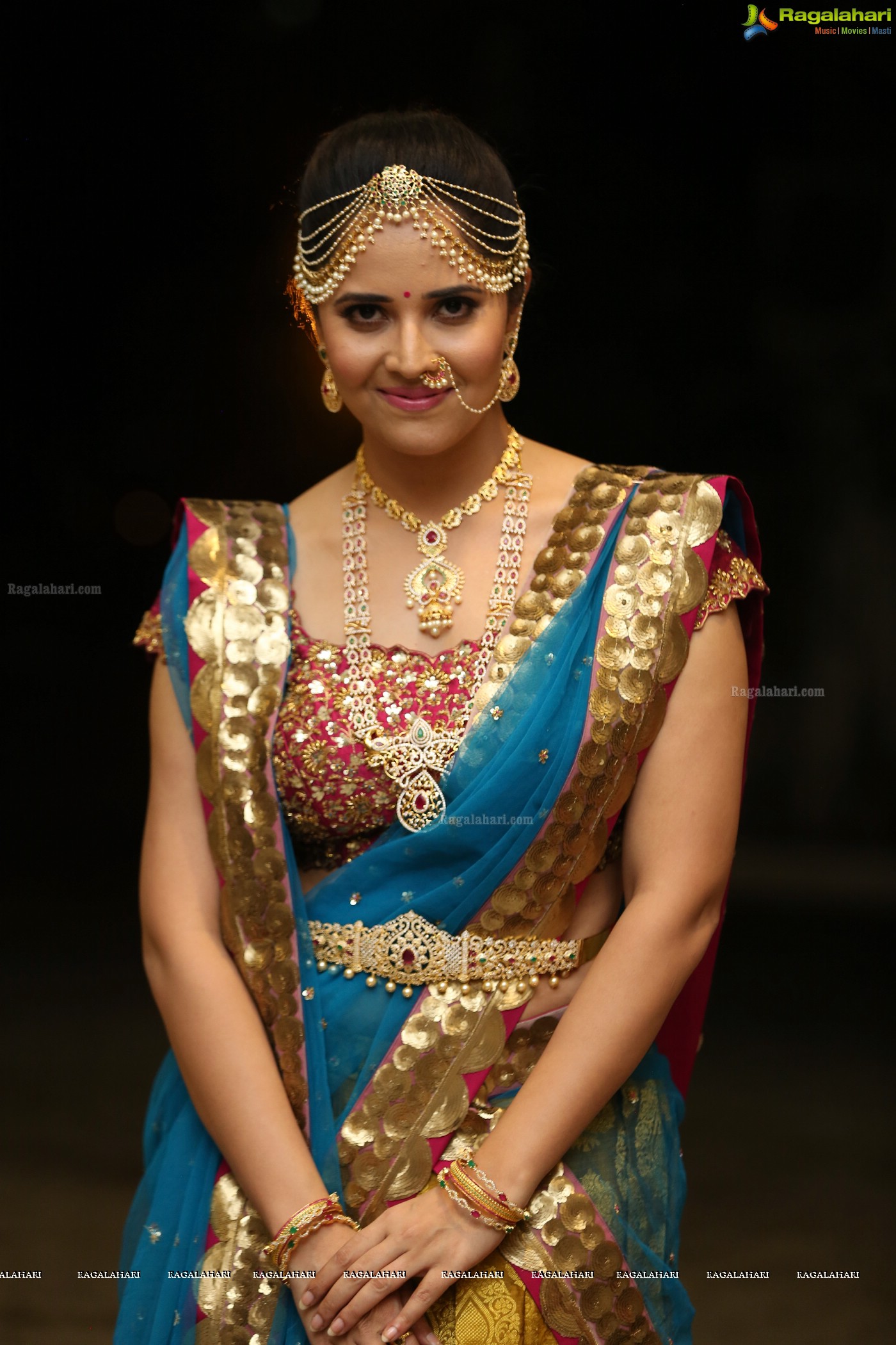 Anasuya at Maggam Telangana Vastra Show (High Resolution Photos)