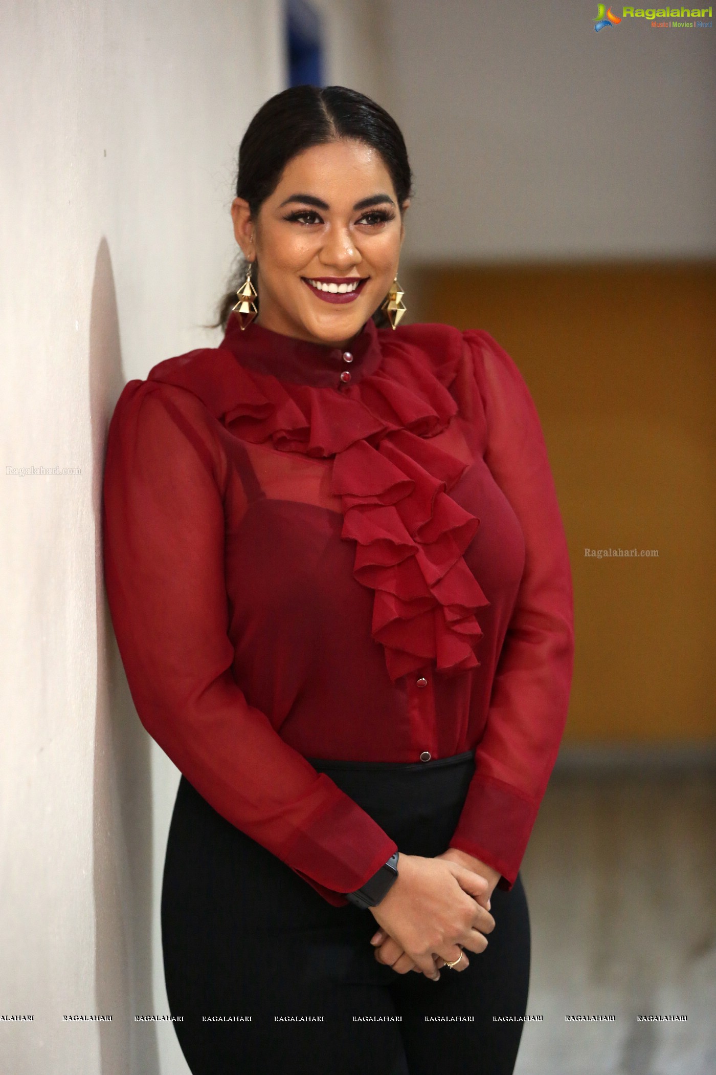 Mumait Khan at Kobbari Matta Teaser Launch (High Resolution Photos)