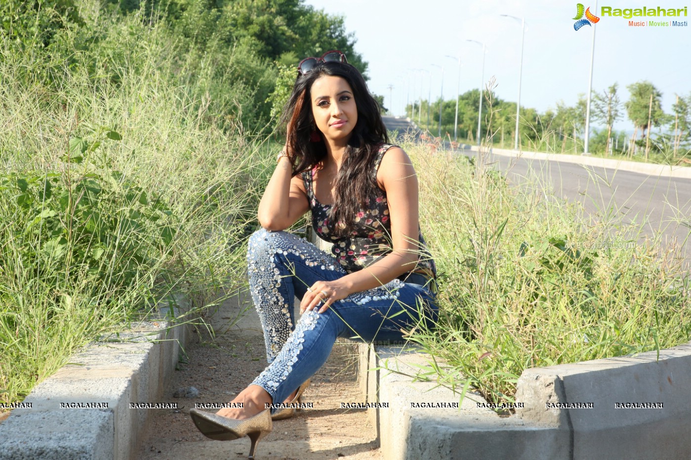 Sanjjanaa Galrani at Ramoji Film City (High Resolution Photos)