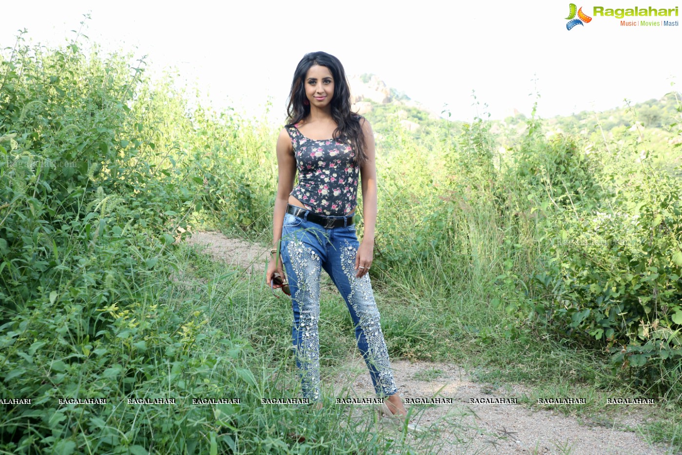 Sanjjanaa Galrani at Ramoji Film City (High Resolution Photos)