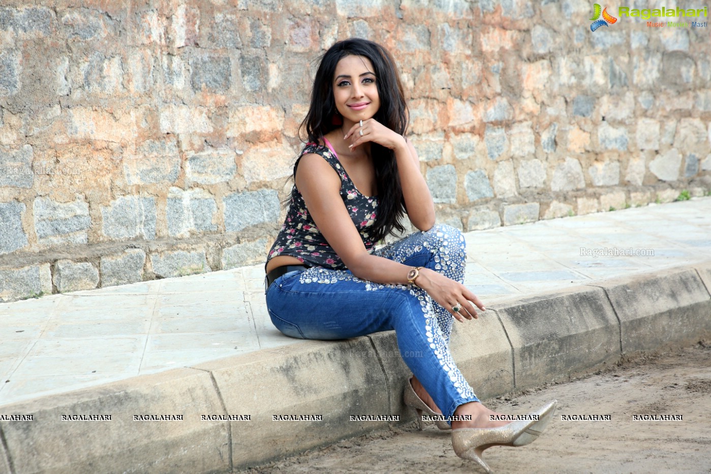 Sanjjanaa Galrani at Ramoji Film City (High Resolution Photos)