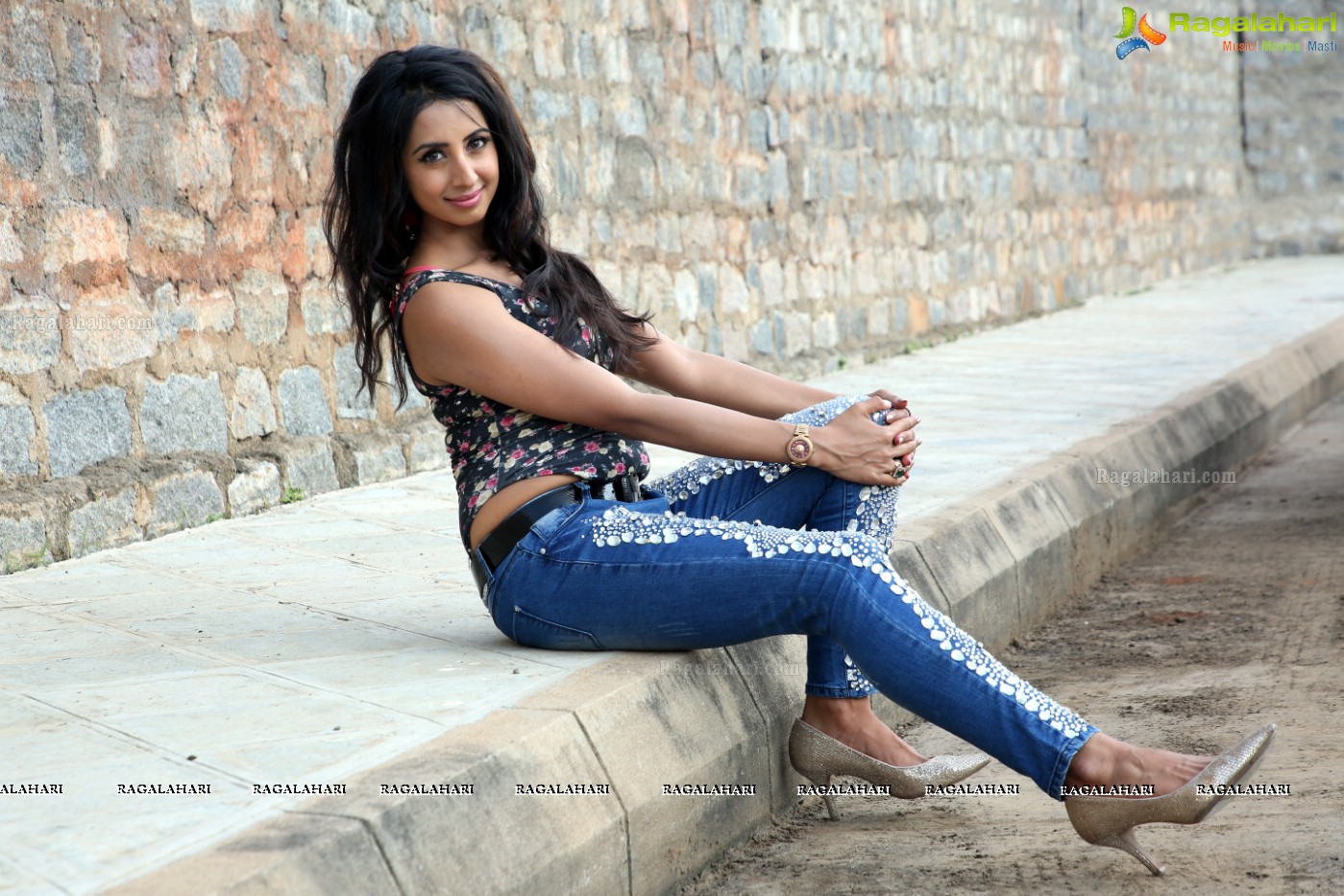 Sanjjanaa Galrani at Ramoji Film City (High Resolution Photos)