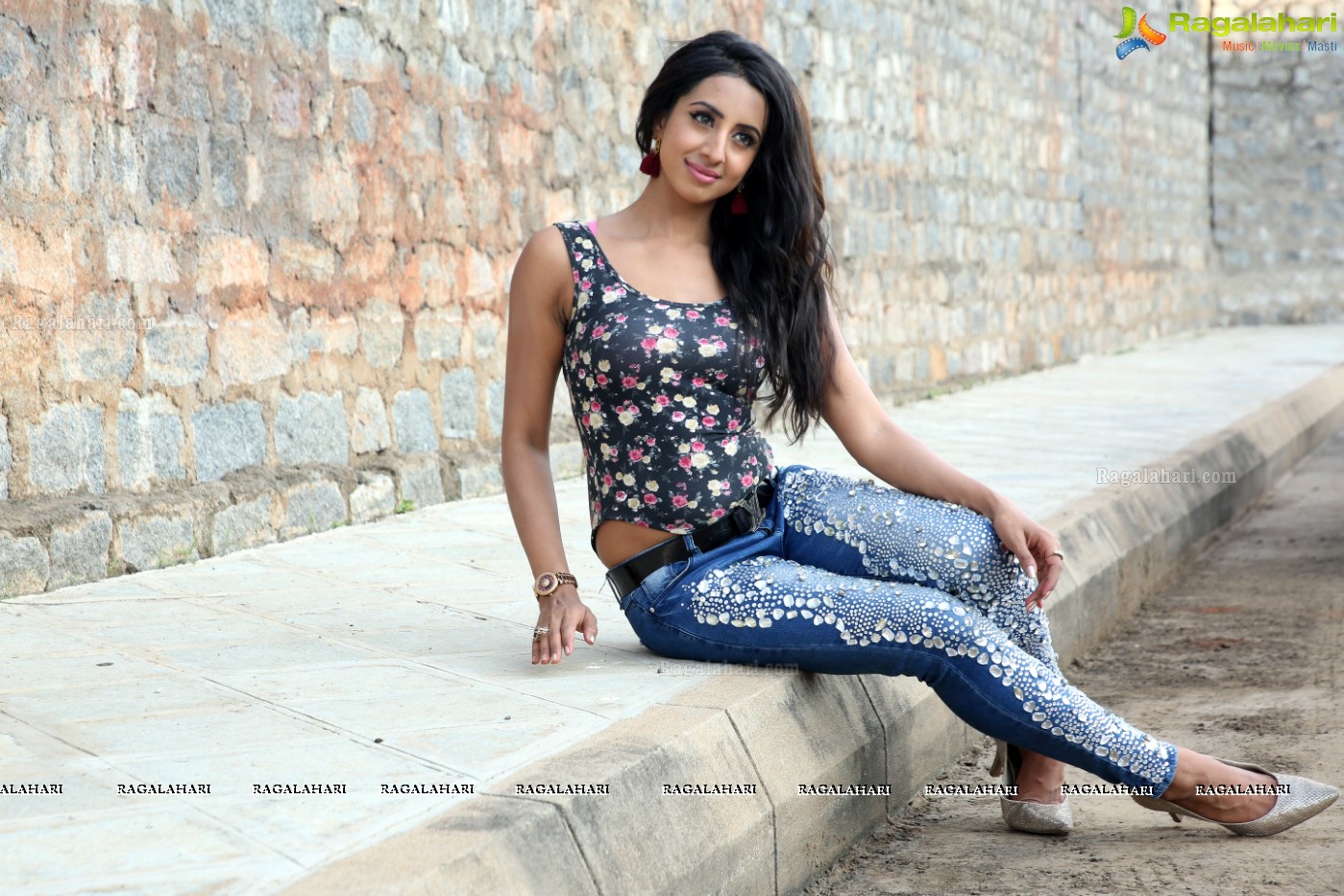 Sanjjanaa Galrani at Ramoji Film City (High Resolution Photos)