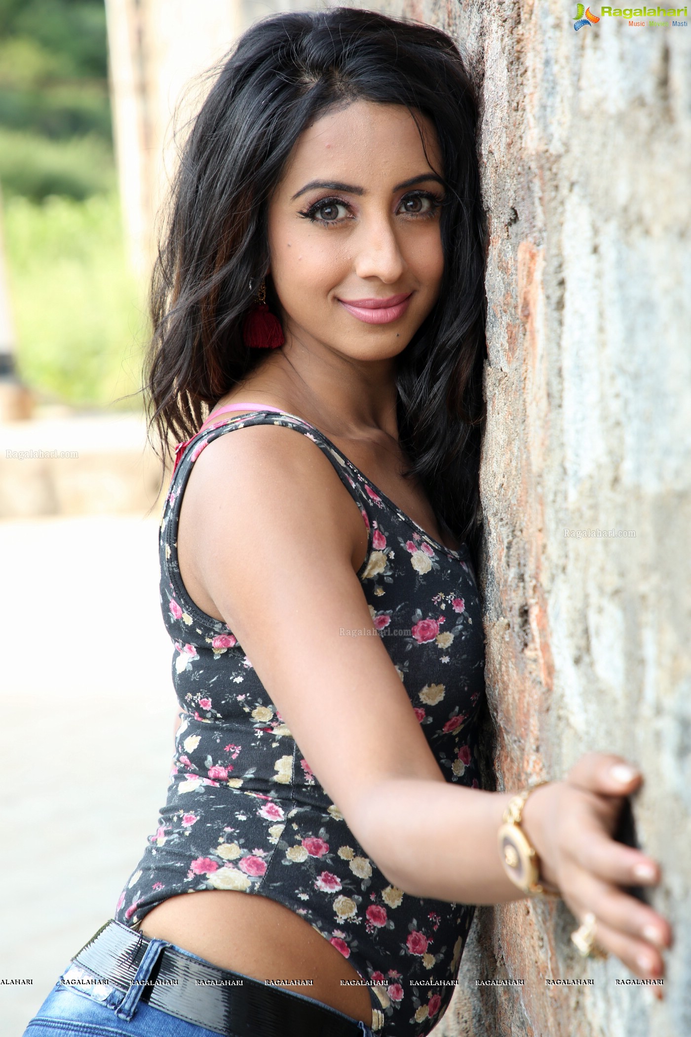 Sanjjanaa Galrani at Ramoji Film City (High Resolution Photos)