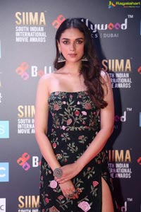 Aditi Rao Hydari SIIMA 2018