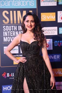 Pragya Jaiswal SIIMA 2018