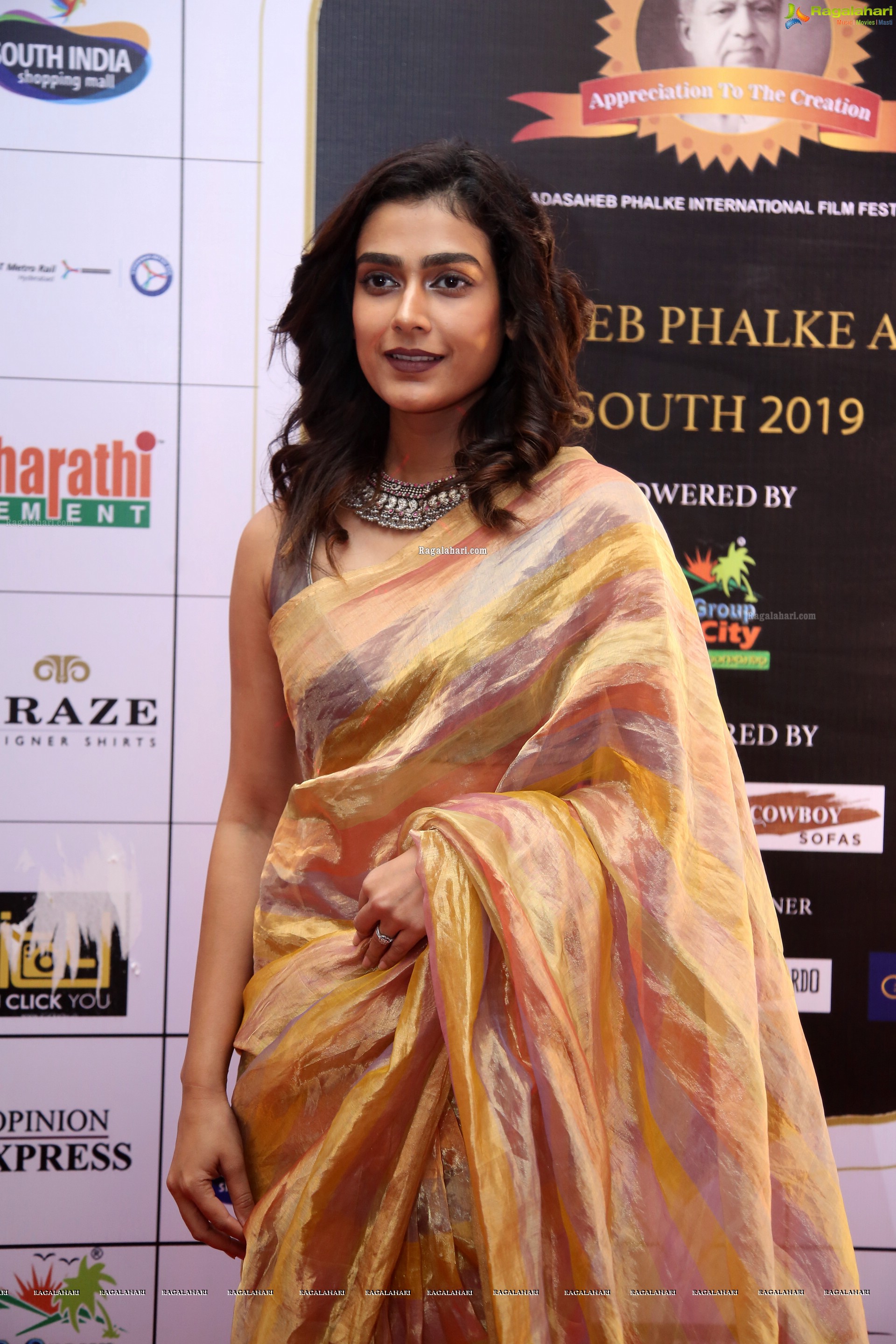 Aakanksha Singh @ Dadasaheb Phalke Awards South 2019 - HD Gallery