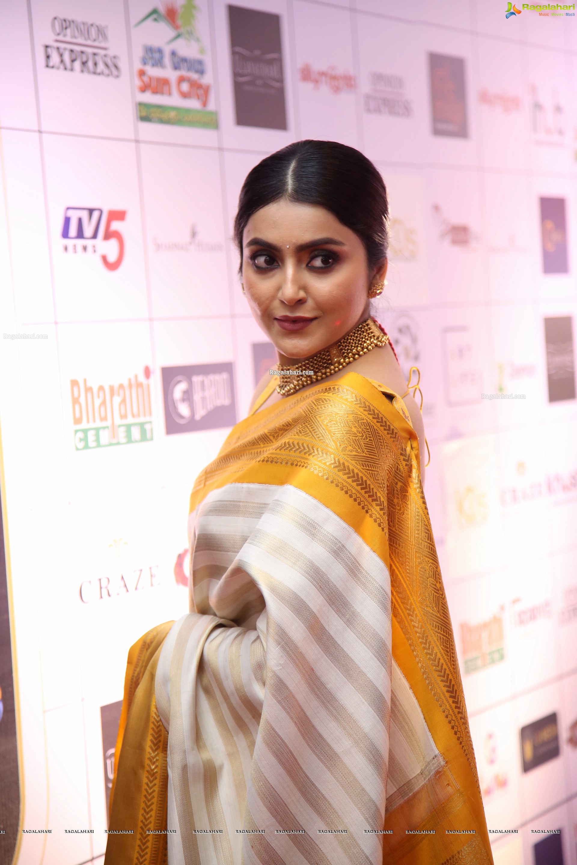 Avantika Mishra @ Dadasaheb Phalke Awards South 2019 - HD Gallery