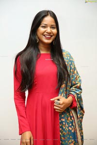 Debbie at Dhaaga Trends