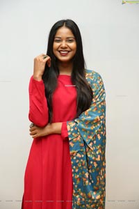 Debbie at Dhaaga Trends