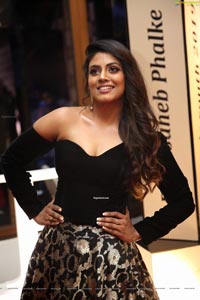 Iniya at Dadasaheb Phalke Awards South 2019