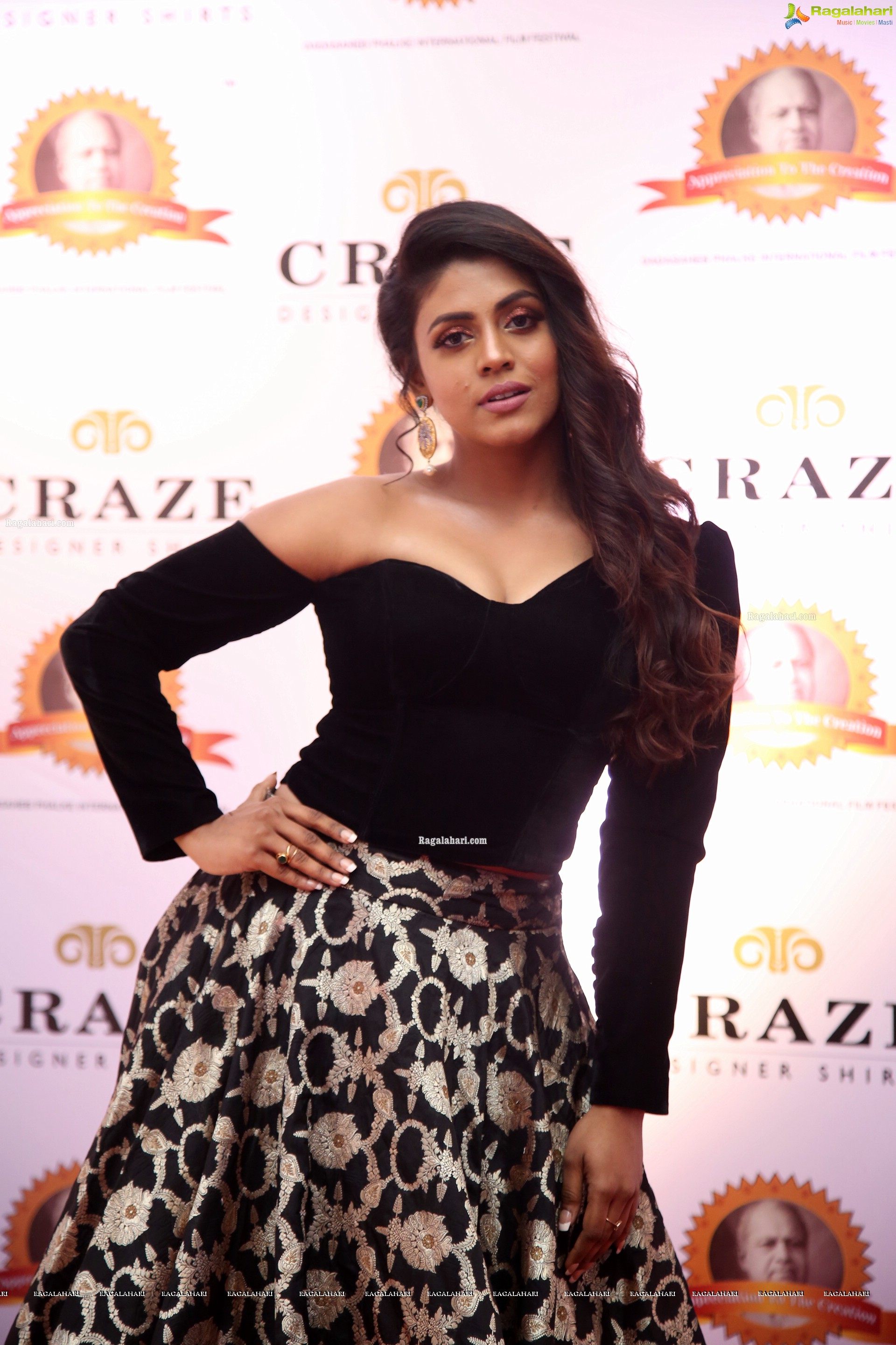 Iniya @ Dadasaheb Phalke Awards South 2019 - HD Gallery