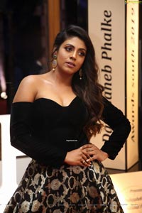 Iniya at Dadasaheb Phalke Awards South 2019