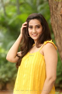 Manjusha at Beach Road Chetan Teaser Launch