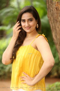 Manjusha at Beach Road Chetan Teaser Launch