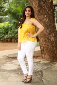 Manjusha at Beach Road Chetan Teaser Launch