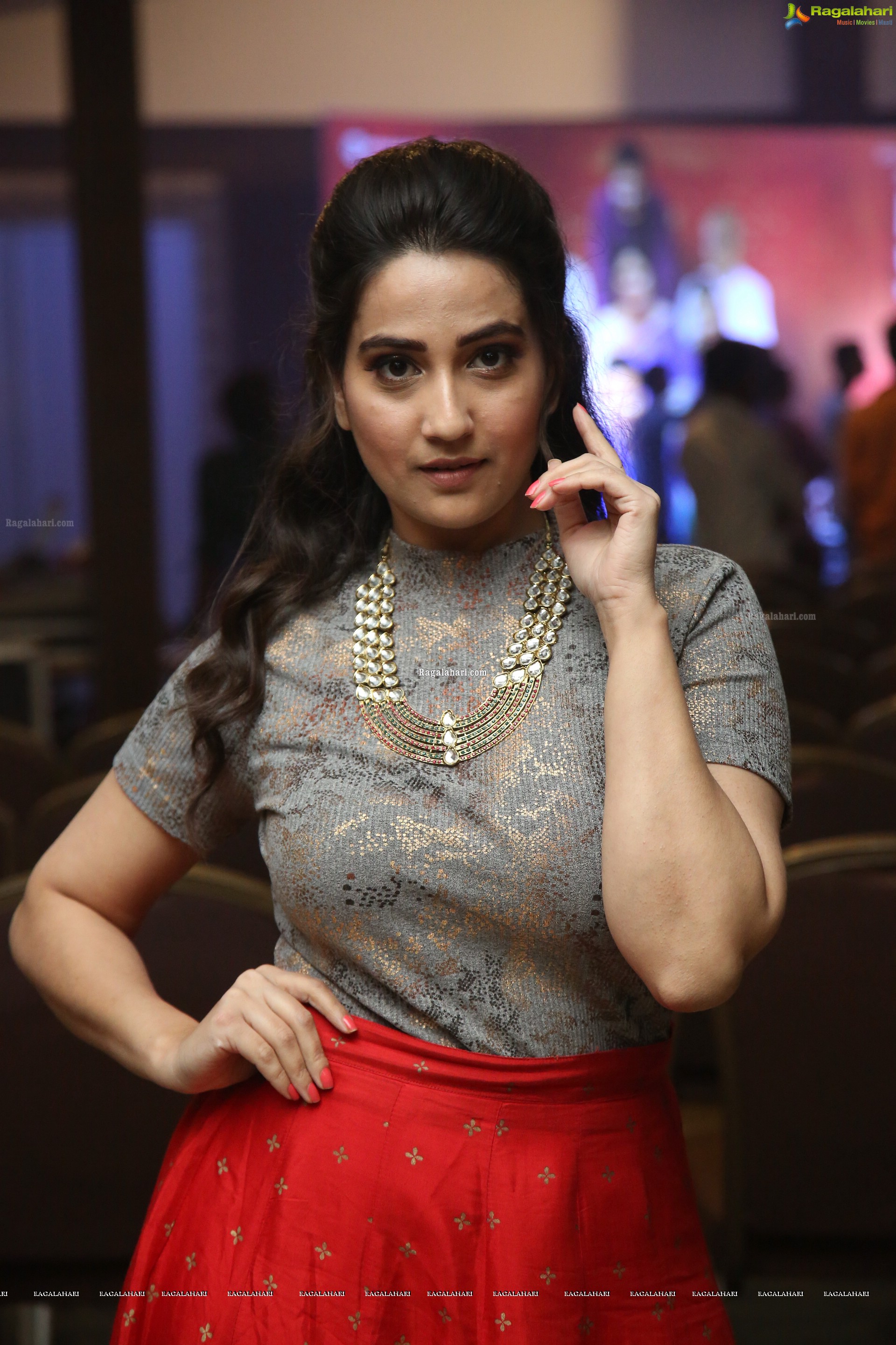 Manjusha @ Oorantha Anukuntunnaru Pre-Release - HD Gallery