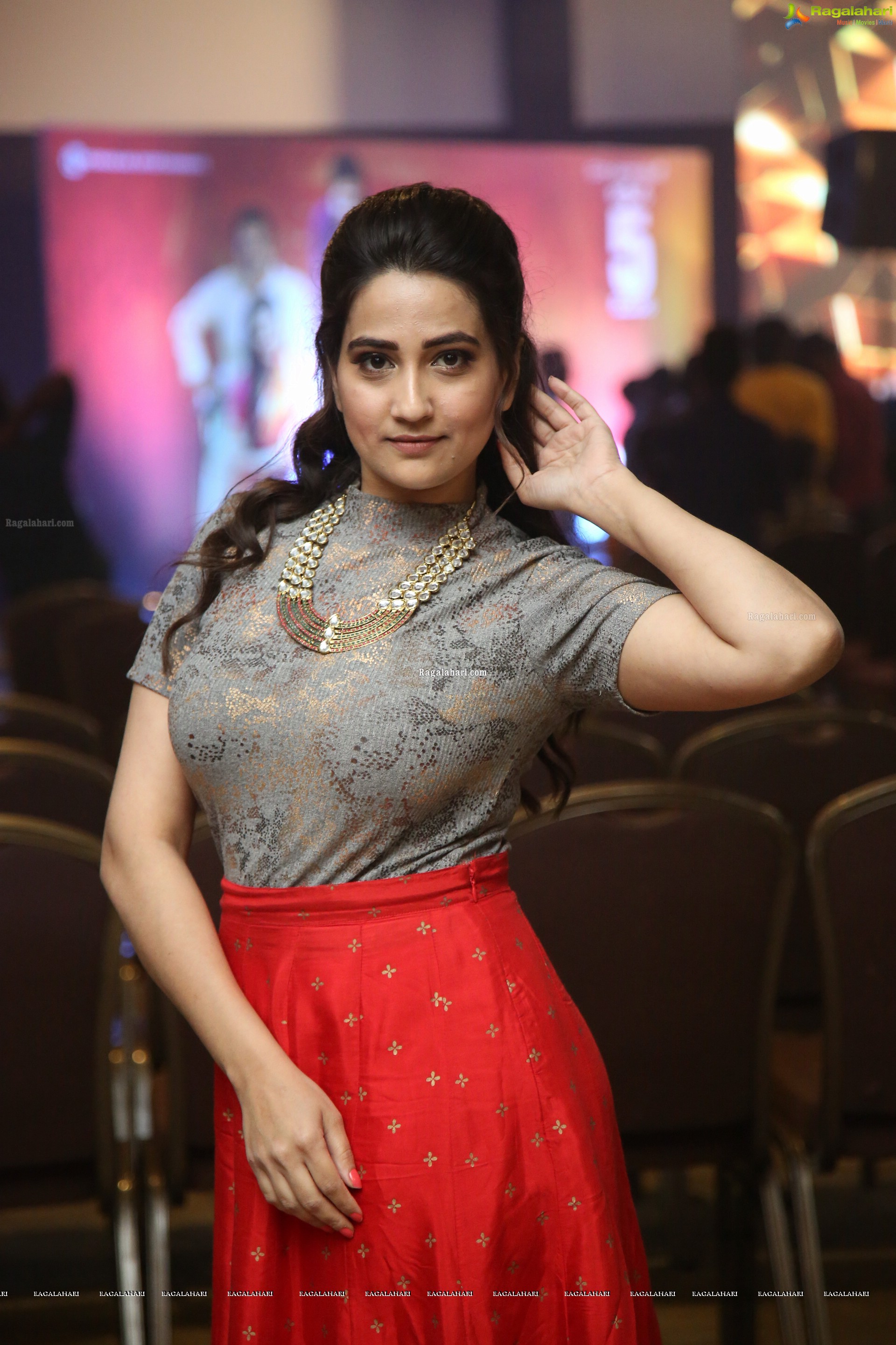 Manjusha @ Oorantha Anukuntunnaru Pre-Release - HD Gallery