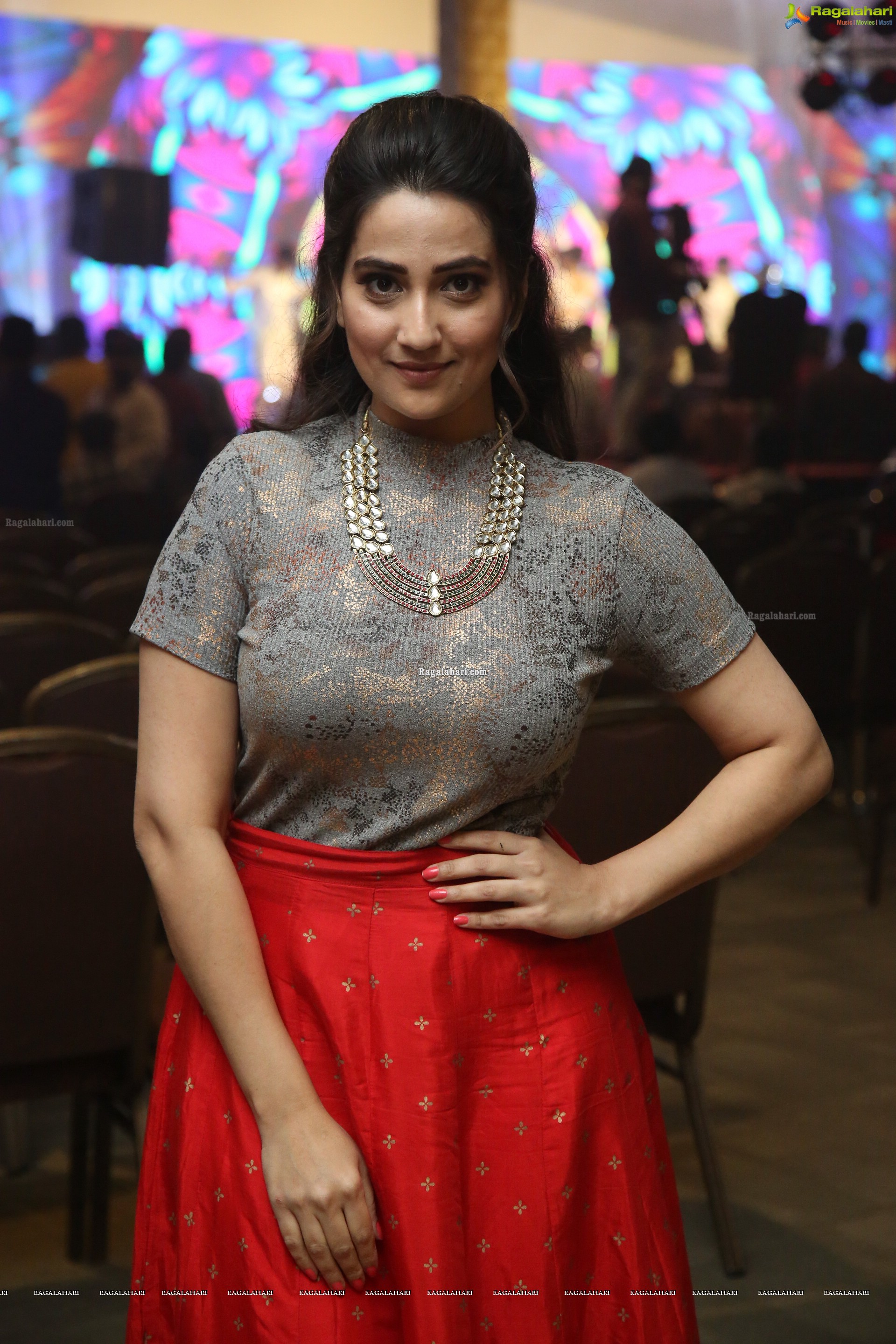 Manjusha @ Oorantha Anukuntunnaru Pre-Release - HD Gallery