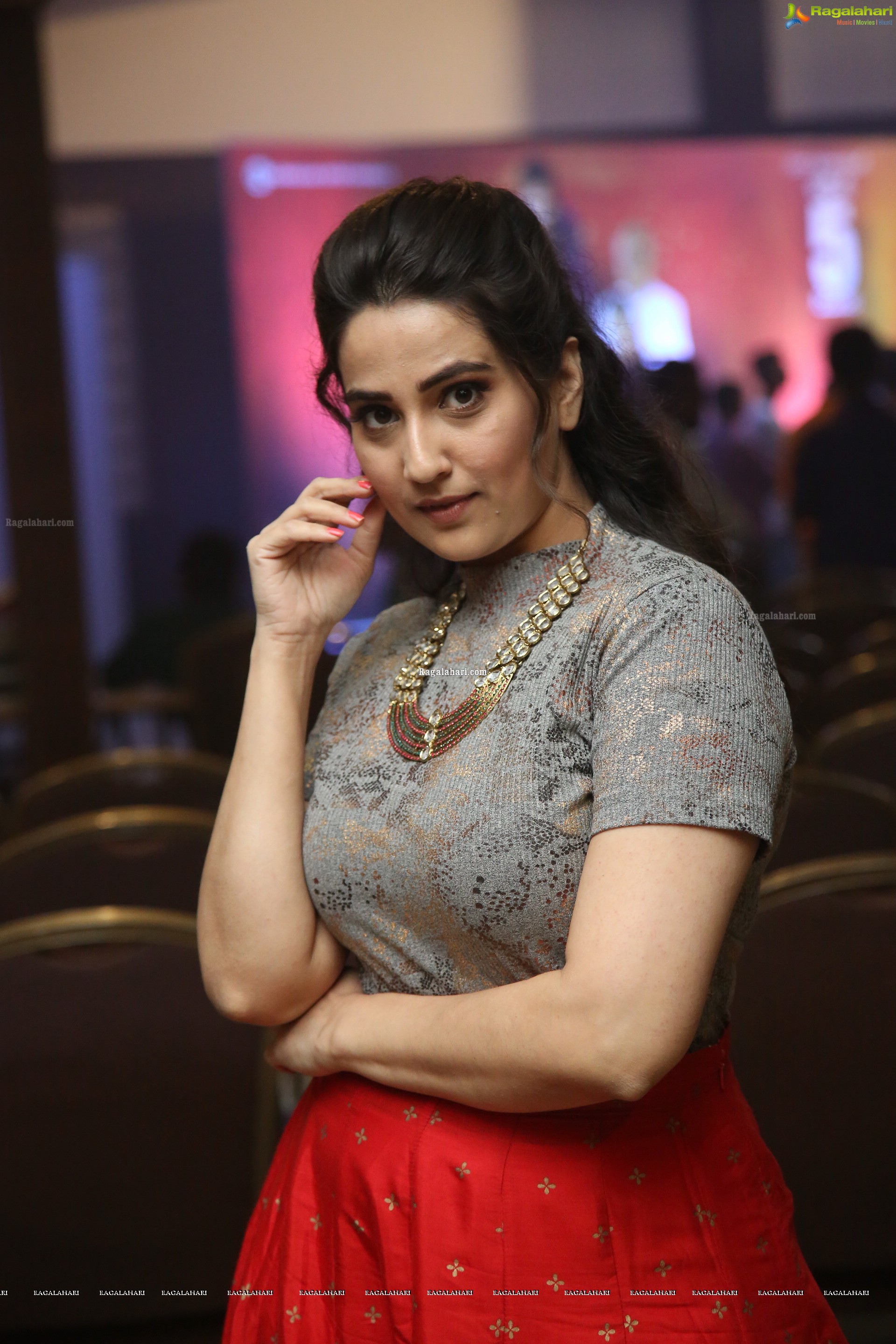 Manjusha @ Oorantha Anukuntunnaru Pre-Release - HD Gallery