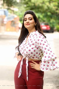 Manjusha at Tenali Ramakrishna BA BL Teaser Launch