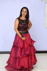 Actress Midhuna Dhanapal