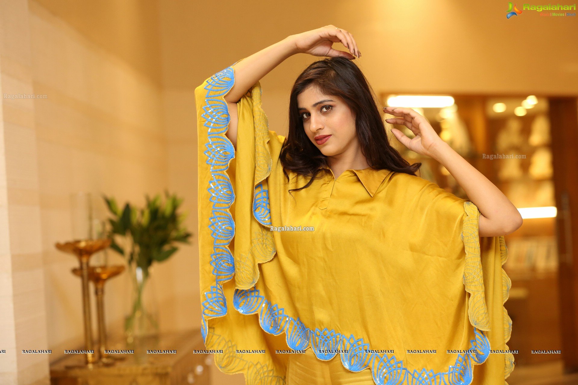 Naziya Khan @ Arkayam Exhibition Curtain Raiser & Fashion Show - HD Gallery