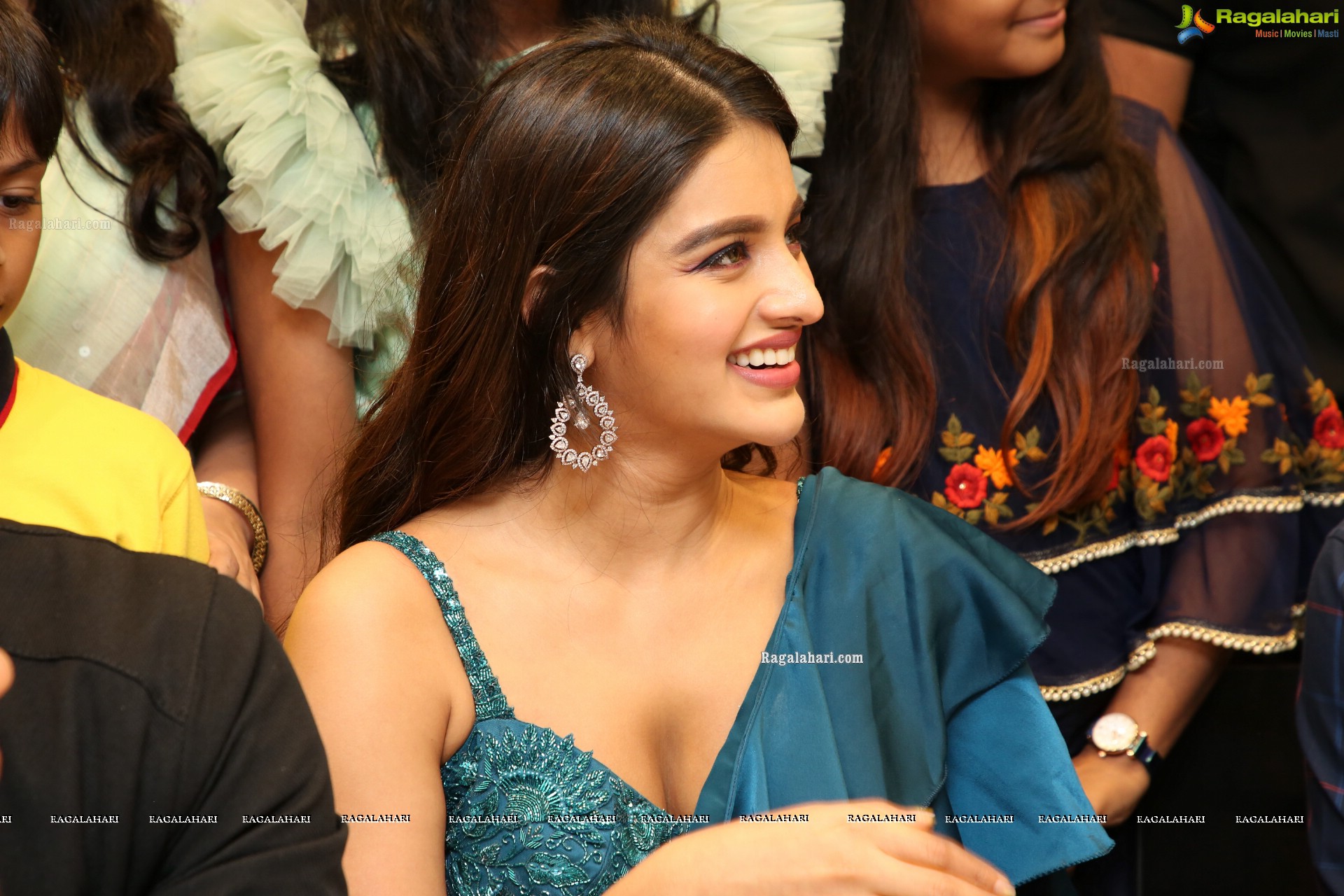 Nidhhi Agerwal @ KLM Fashion Mall Launch at Patny Centre - HD Gallery