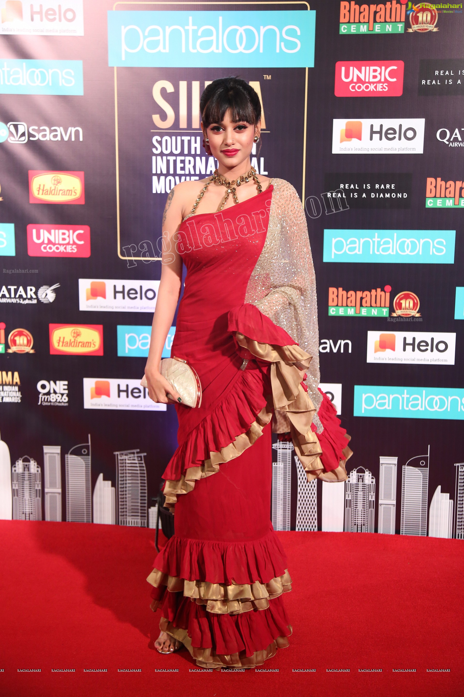 Oviya Helen @ SIIMA 2019 (Exclusive) (High Definition Photos)