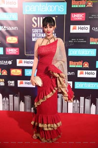 Oviya Helen at SIIMA 2019