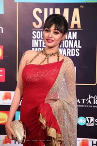 Oviya Helen at SIIMA 2019