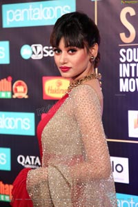 Oviya Helen at SIIMA 2019