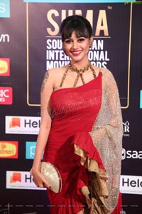 Oviya Helen at SIIMA 2019