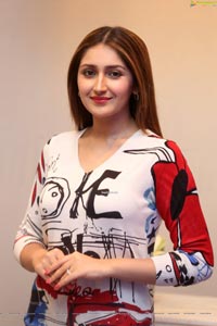 Sayyeshaa Saigal at Bandobast Press Meet