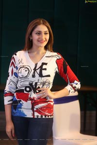 Sayyeshaa Saigal at Bandobast Press Meet