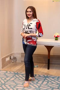 Sayyeshaa Saigal at Bandobast Press Meet