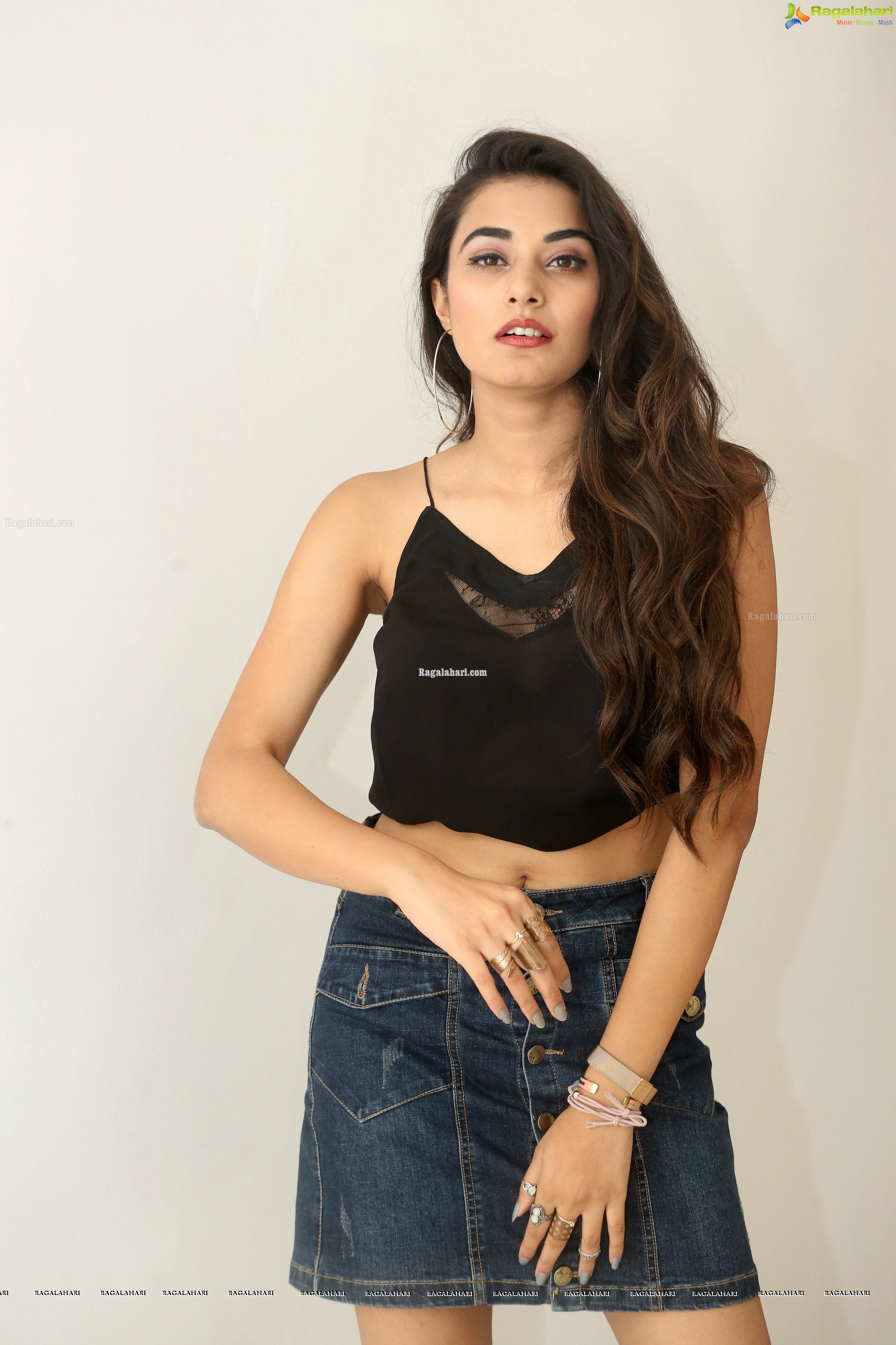 Stefy Patel at Ninnu Thalachi Movie Interview - HD Gallery