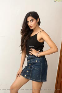 Stefy Patel at Ninnu Thalachi Movie Interview