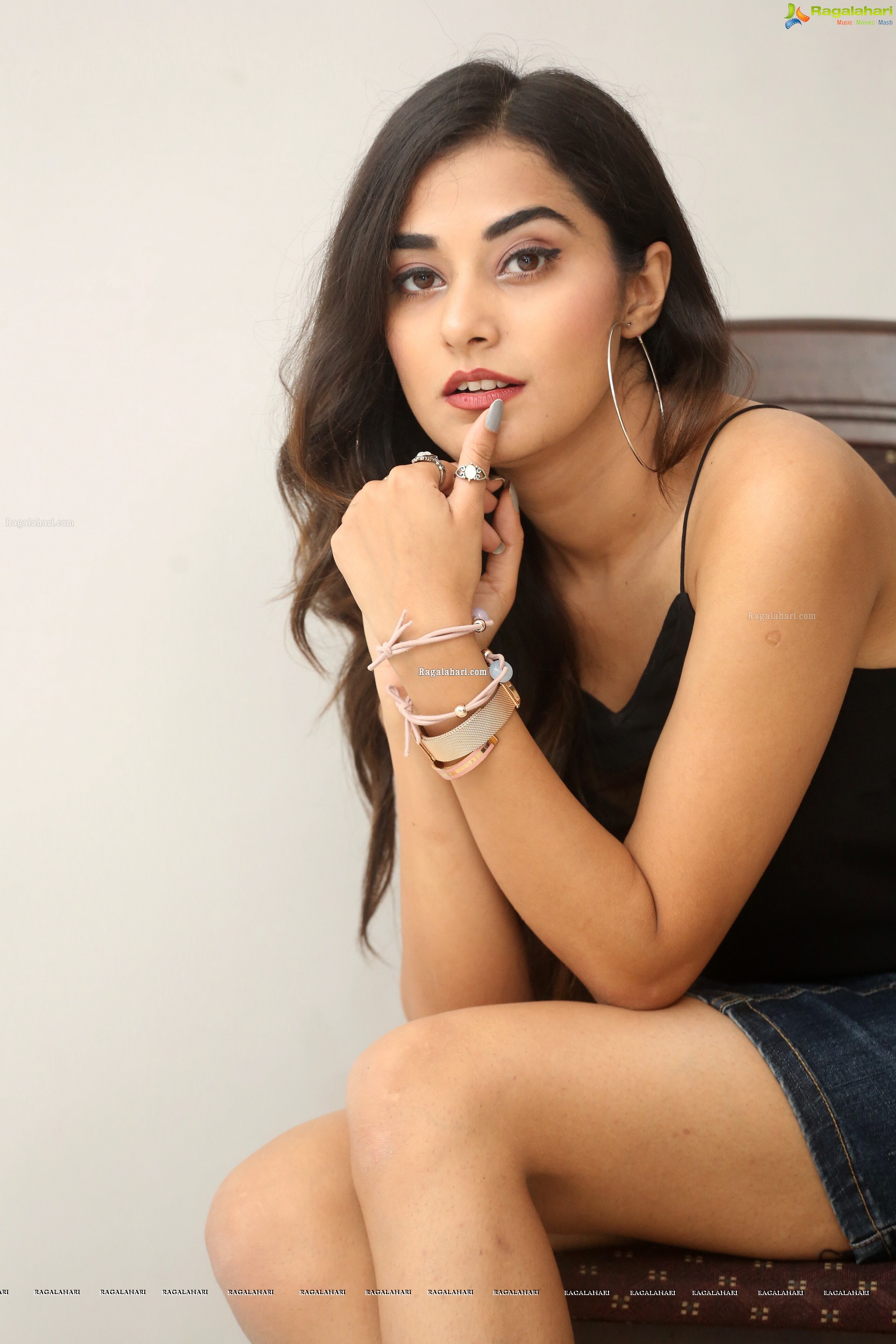 Stefy Patel at Ninnu Thalachi Movie Interview - HD Gallery