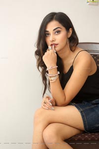 Stefy Patel at Ninnu Thalachi Movie Interview