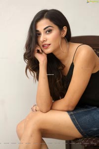 Stefy Patel at Ninnu Thalachi Movie Interview