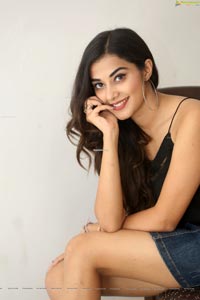 Stefy Patel at Ninnu Thalachi Movie Interview