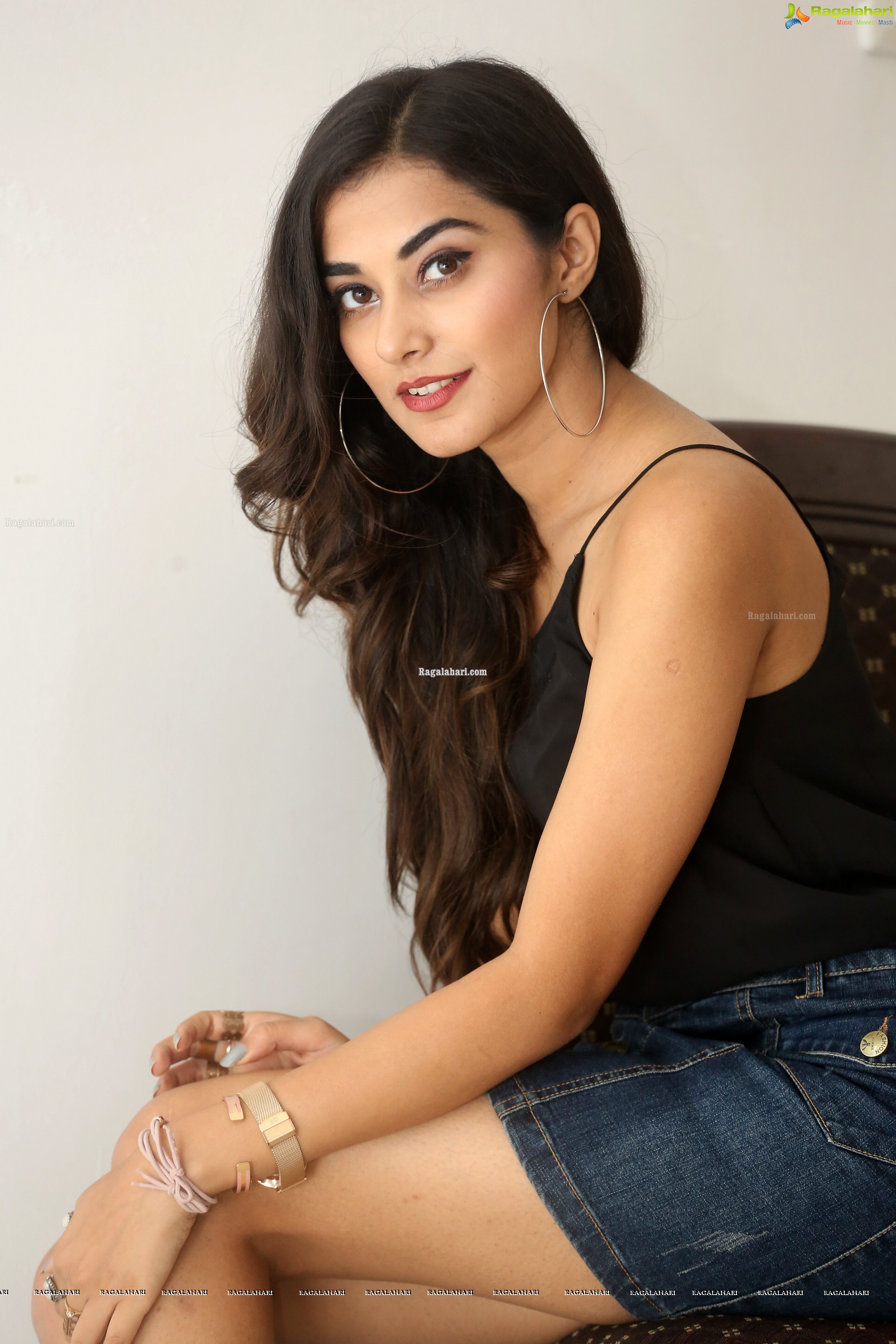 Stefy Patel at Ninnu Thalachi Movie Interview - HD Gallery